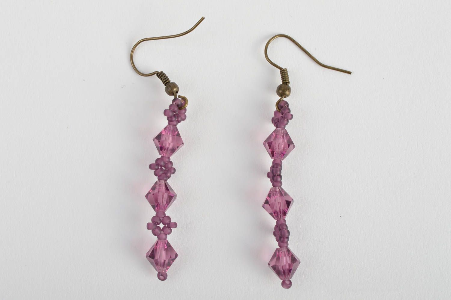 Lange Ohrringe aus Glasperlen lila schön für Frauen künstlerische Handarbeit foto 2