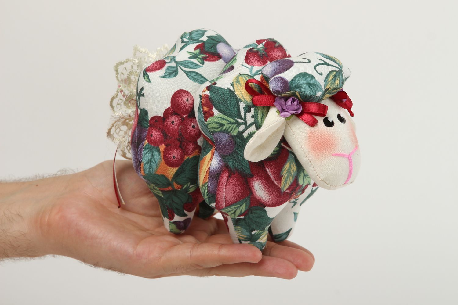 Handmade Kuscheltier Schaf blumig Stoff Spielzeug Geschenk für Kinder  foto 5