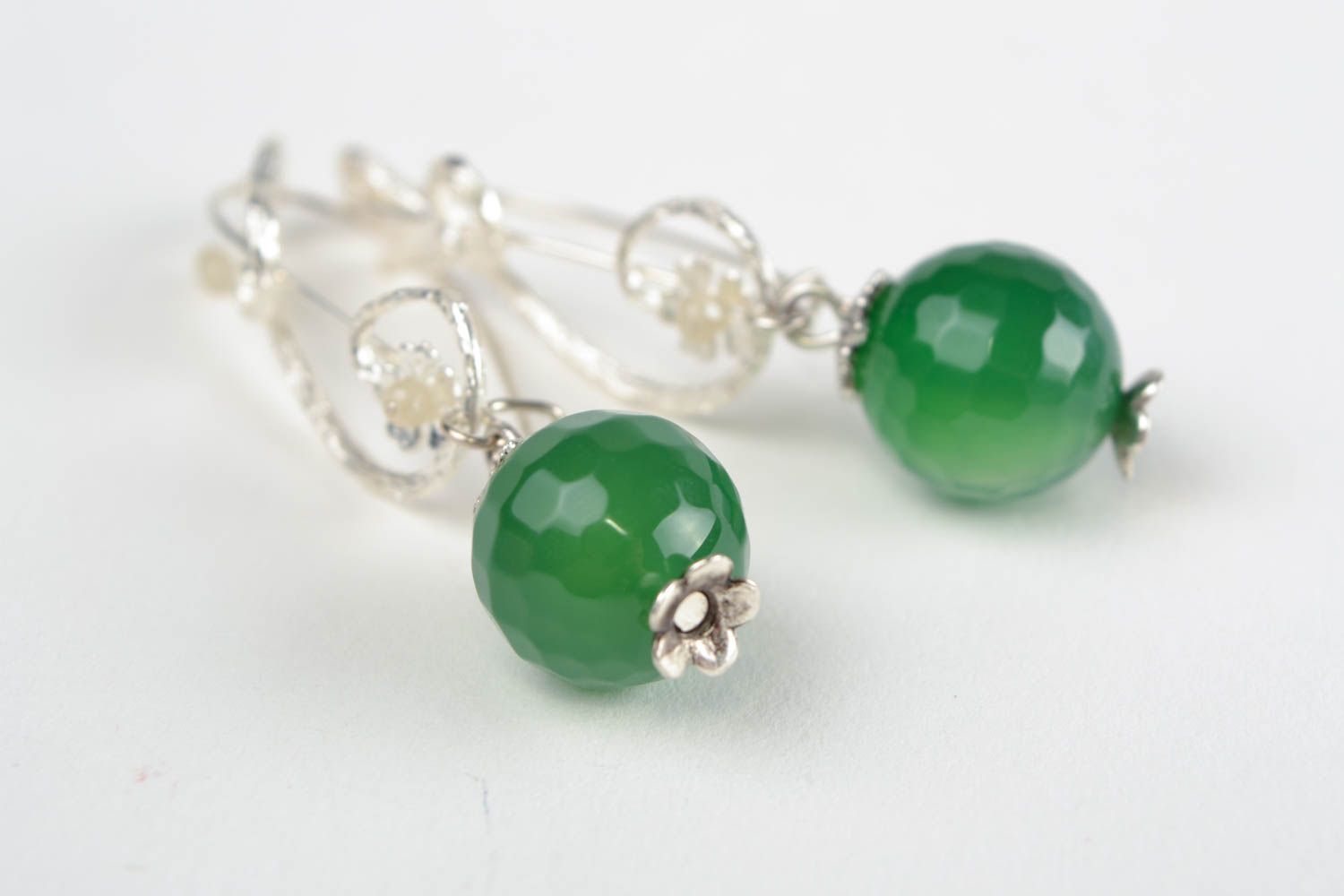 Handmade silver colored metal long dangling earrings with green agate beads photo 3