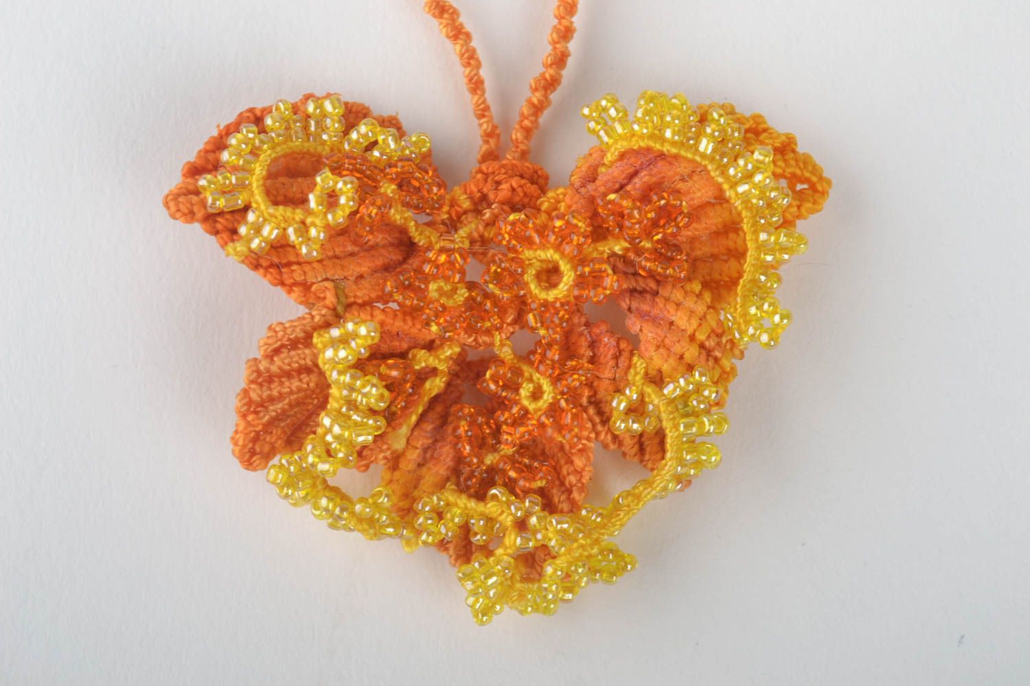 Pendentif macramé Bracelet textile Bijou fait main en fils orange de créateur photo 3