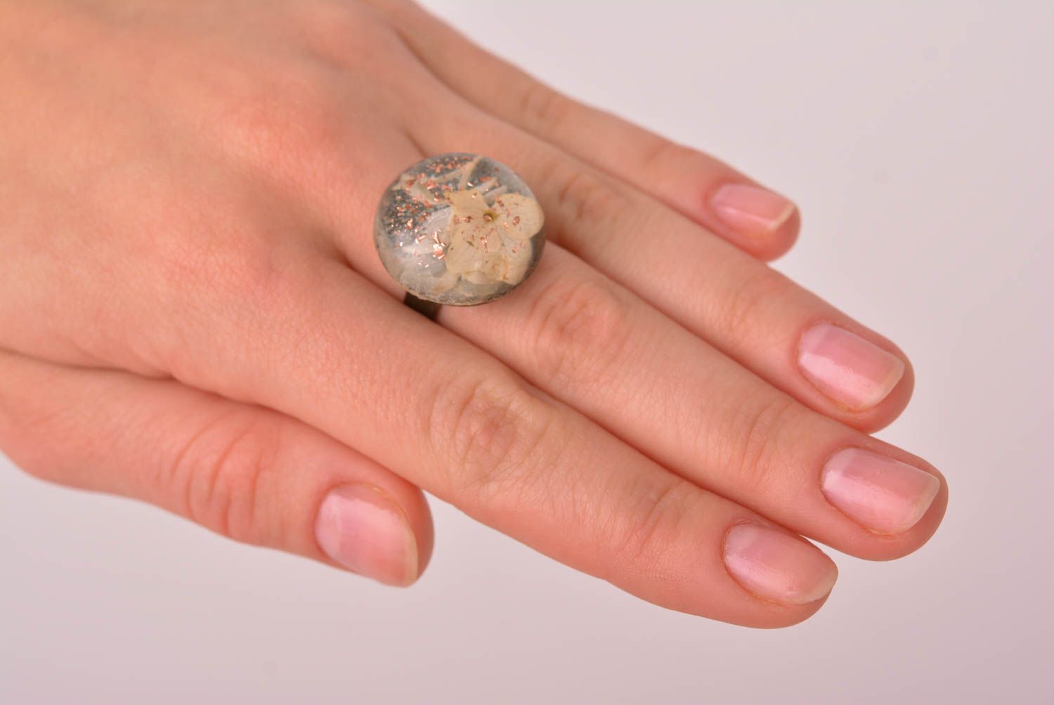 Кольцо ручной работы кольцо из эпоксидной смолы женское кольцо с сухоцветом фото 3