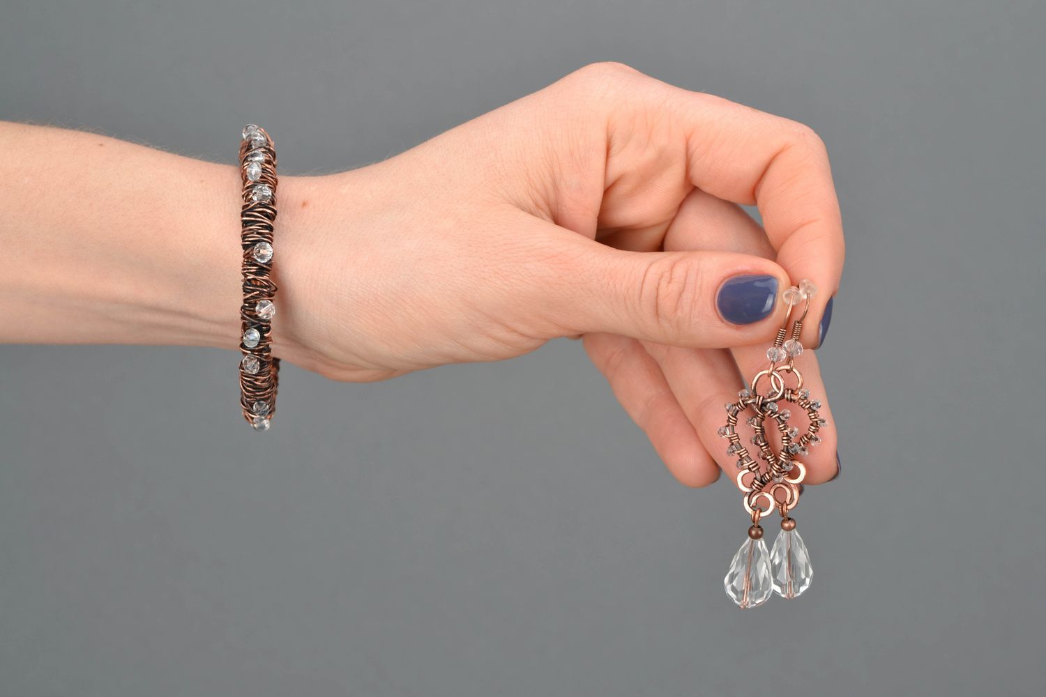 Ensemble de bracelet et boucles d'oreilles avec perles de cristal photo 2