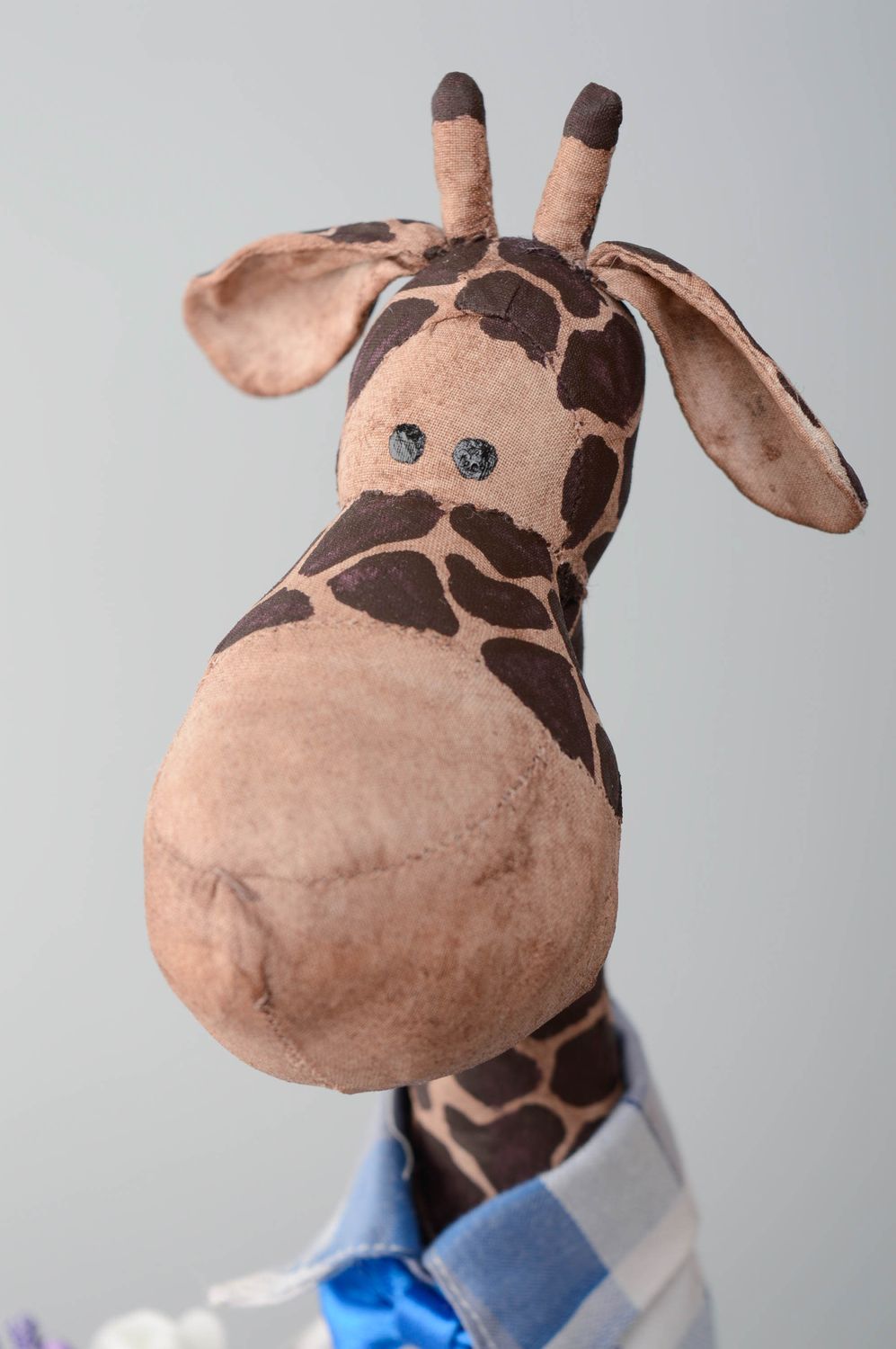 Мягкая игрушка ручной работы жираф с букетом цветов  фото 3
