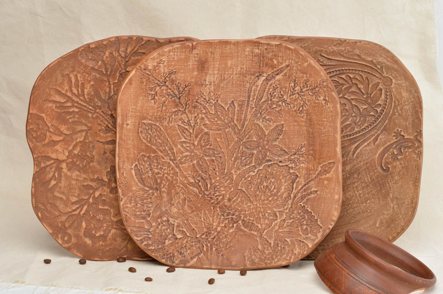 Flaches handgemachtes Keramik Teller Set mit Muster für Süßigkeiten oder Früchte foto 1