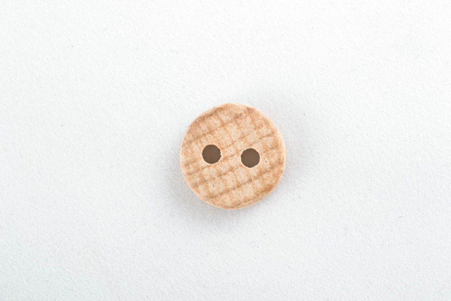 Round wooden buttons photo 3
