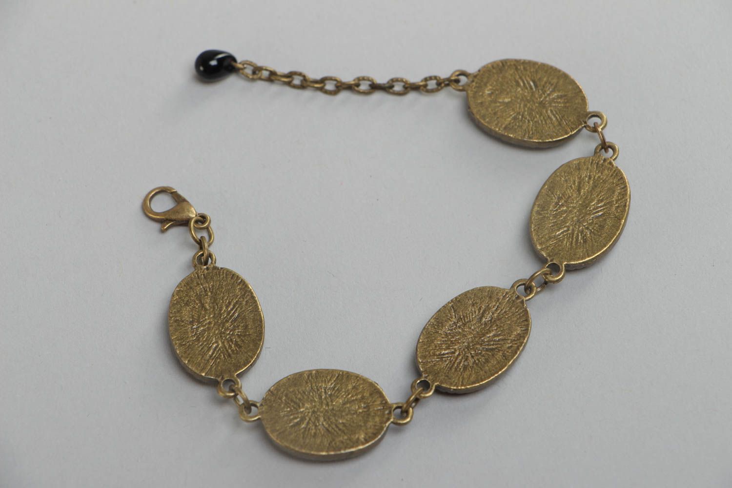 Bracelet en résine pour bijoux fait main design original avec chaînette photo 4
