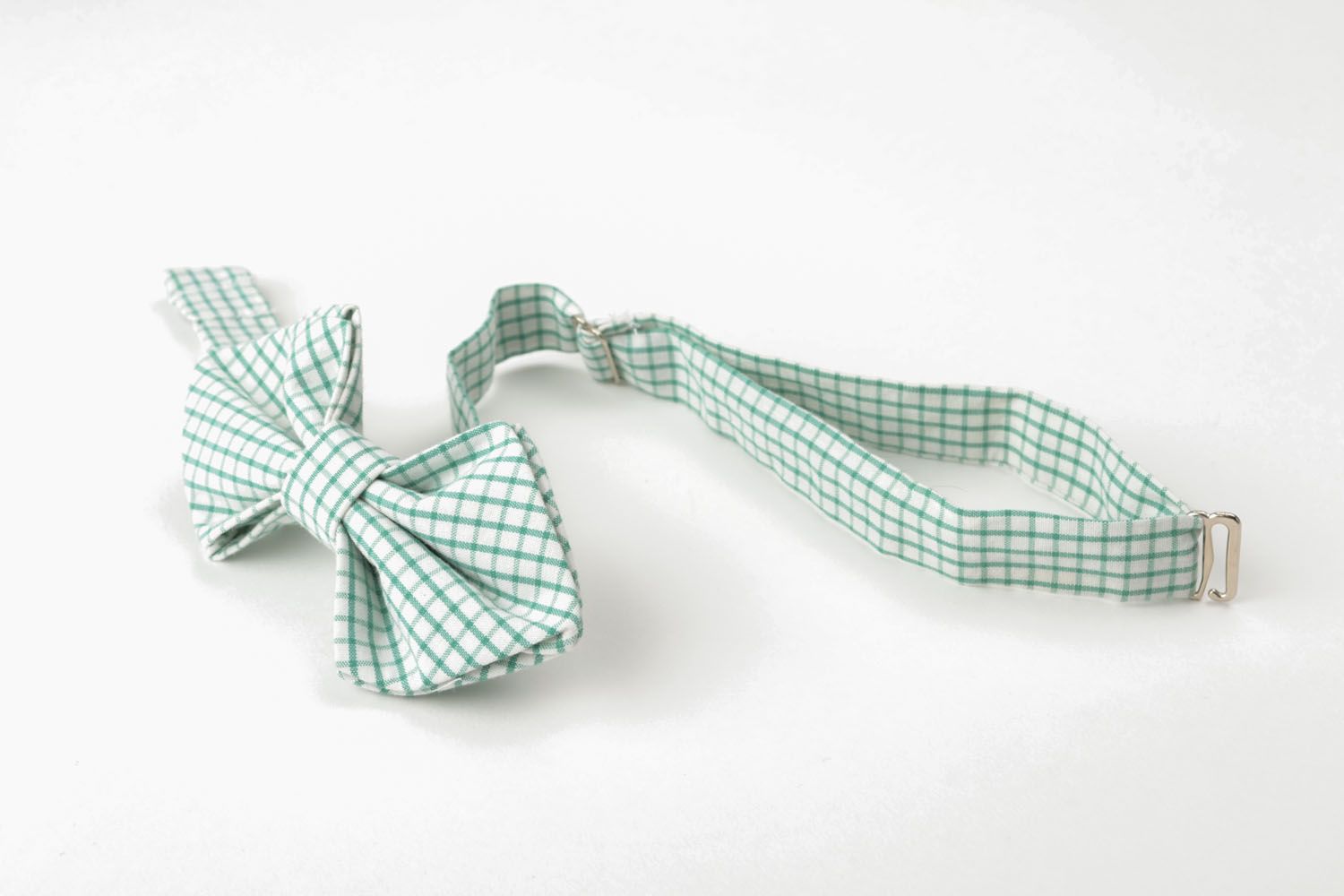 Bow tie with pointed tips photo 3
