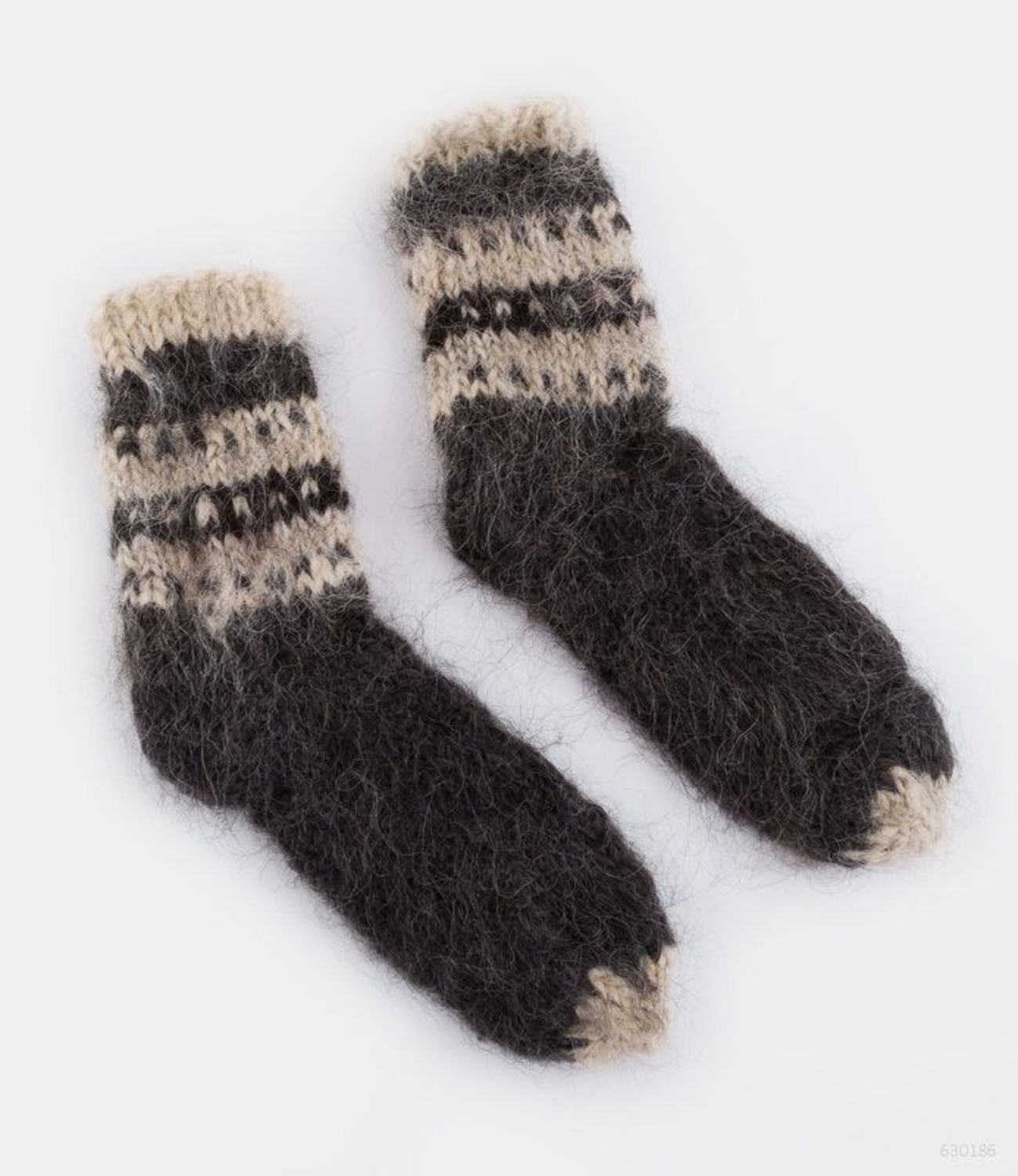 Men's wool socks of grey and white color photo 2