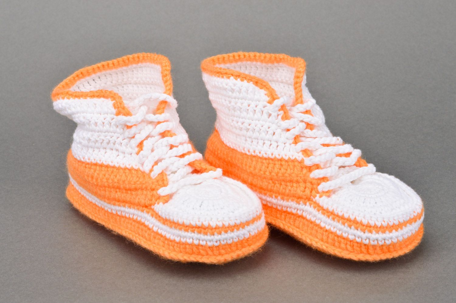 Handmade crocheted small orange and white baby shoes with shoelaces photo 2