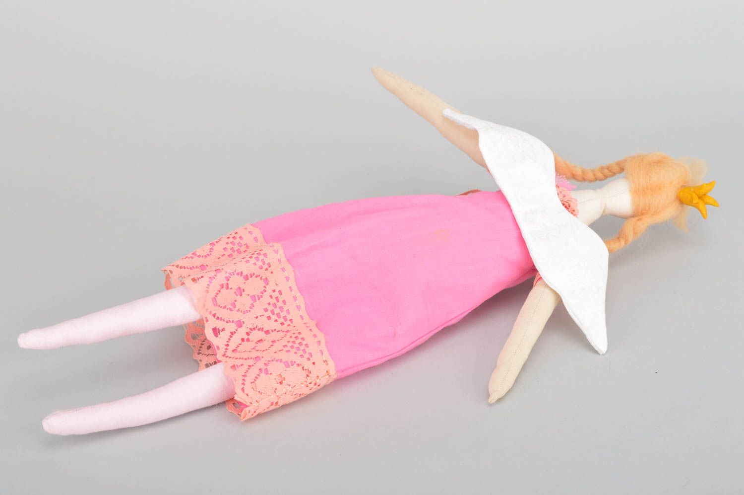 Мягкая игрушка ручной работы в виде куклы из хлопка розовая оригинальная  фото 5