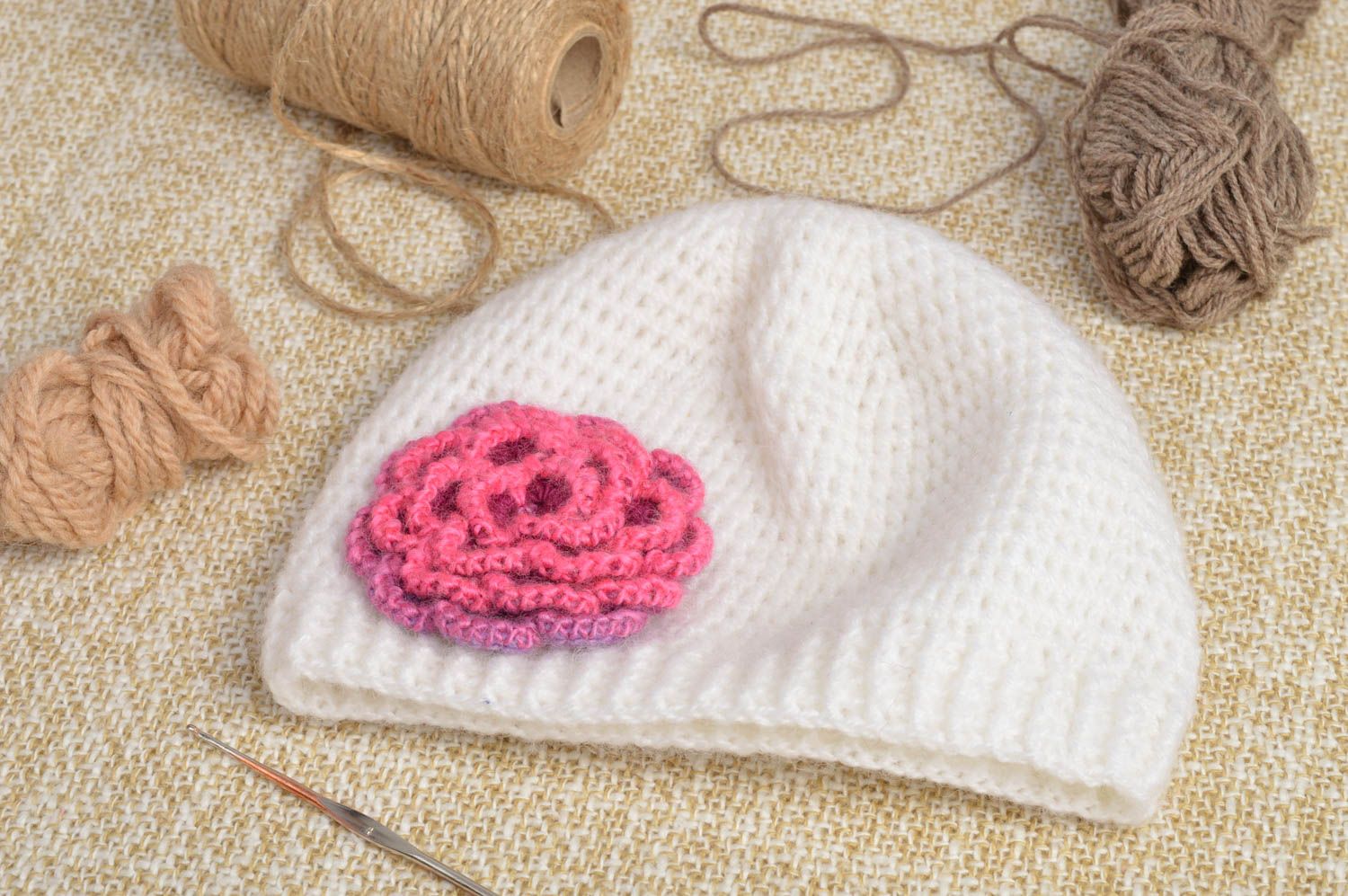 Bonnet tricot fait main Chapeau au crochet Vêtement enfant chaud blanc photo 1