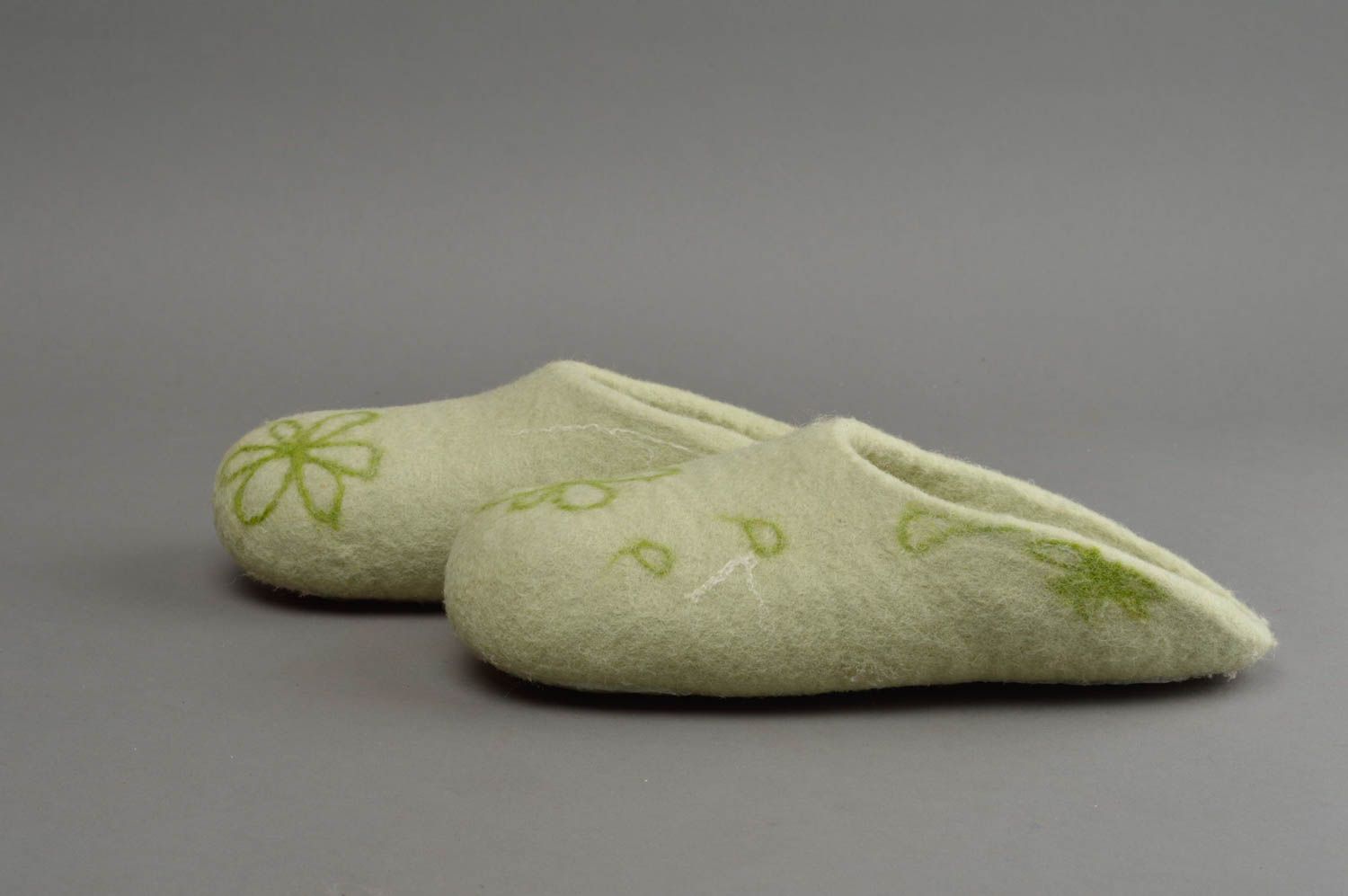 Pantoufles pour femme en laine feutrée vert clair chaudes pour hiver faites main photo 3