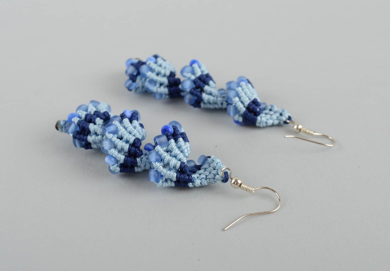 Boucles d'oreilles pendantes Bijou fait main tricotées bleues Cadeau femme photo 3