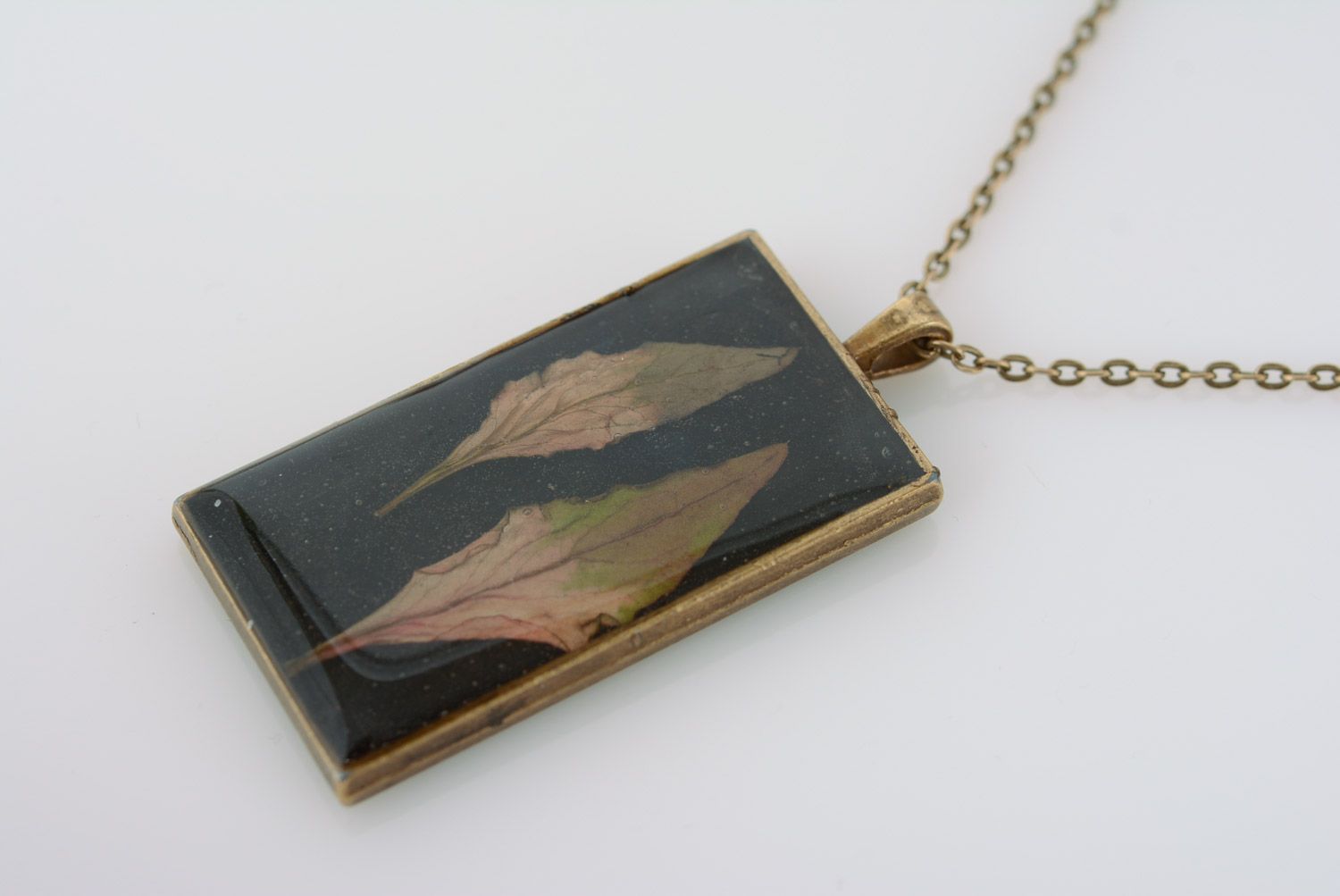 Handmade rectangular botanical neck pendant with real plants coated with epoxy photo 2