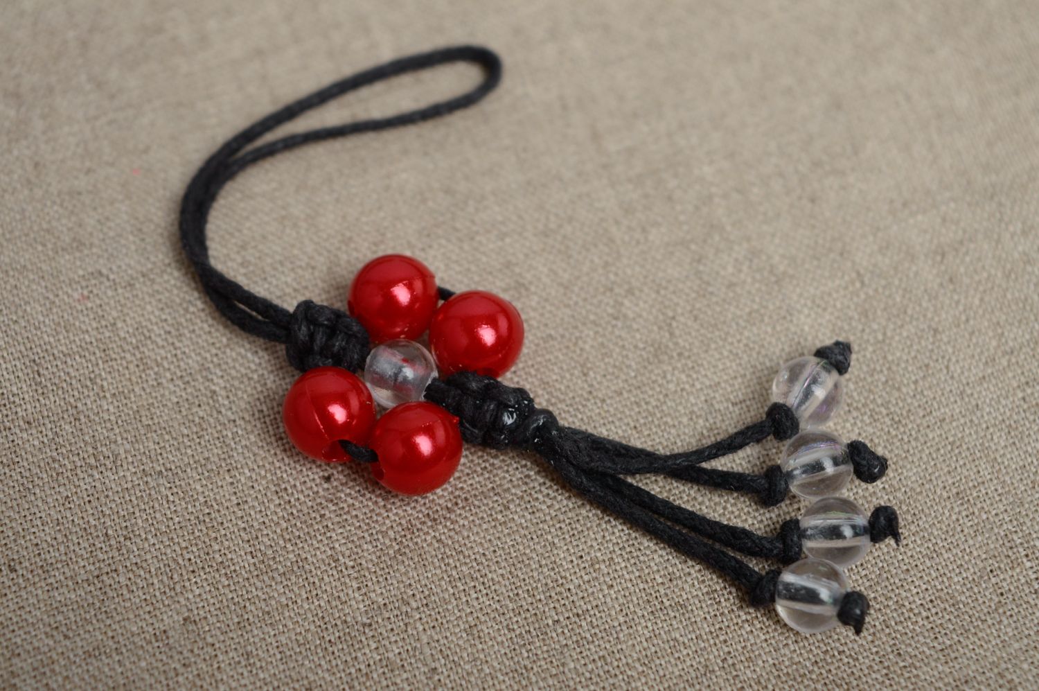 Porte-clefs en macramé tressé lacet noir avec perles fantaisie fait main photo 4