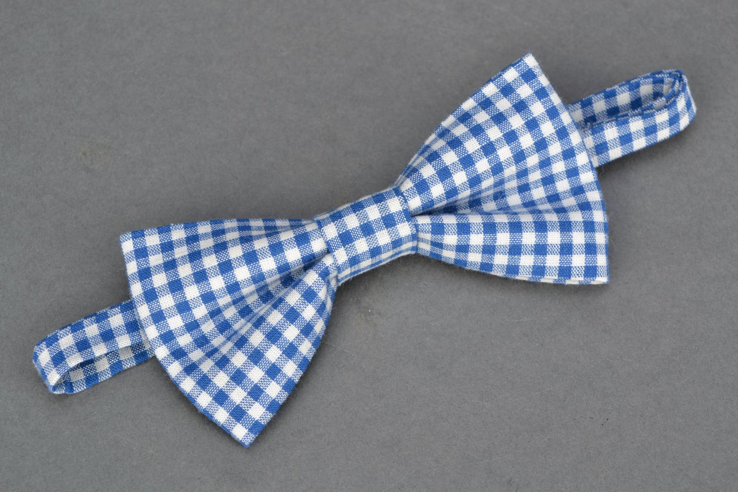 Текстильный галстук-бабочка в голубую клеточку фото 3