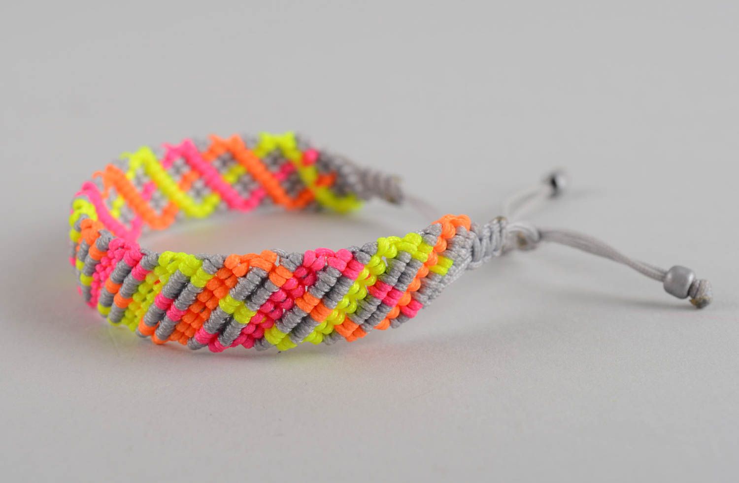 Bracelet textile Bijou fait main multicolore tricot de créateur Accessoire femme photo 3