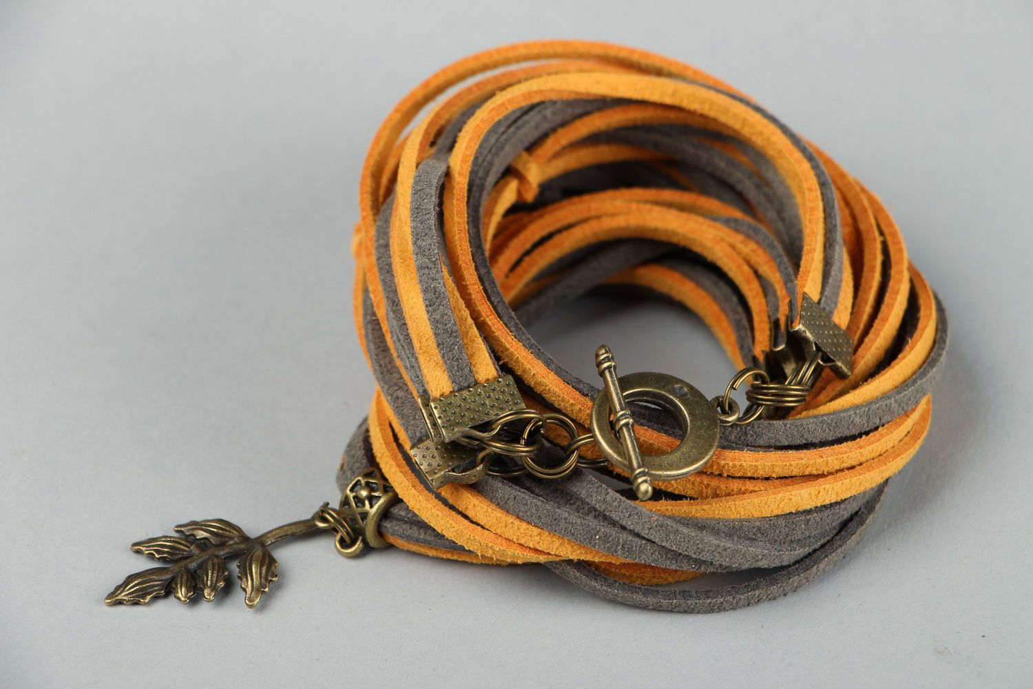 Bracelet en daim orange-gris Automne fait main photo 3