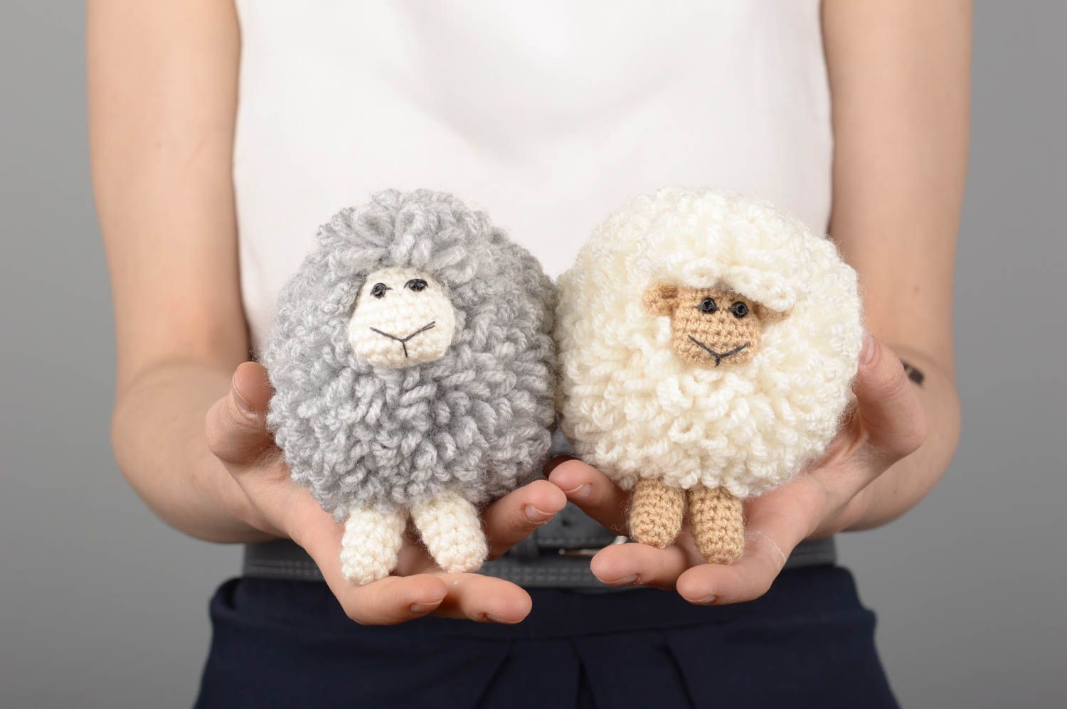 Peluches moutons faites main Jouets tricotés au crochet 2 pièces Cadeau femme photo 5