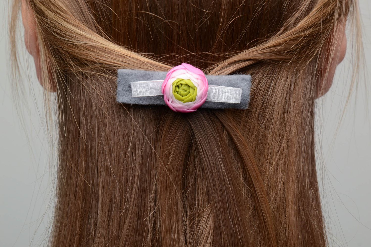 Handgemachte rosa Haarspange mit Blume  foto 5