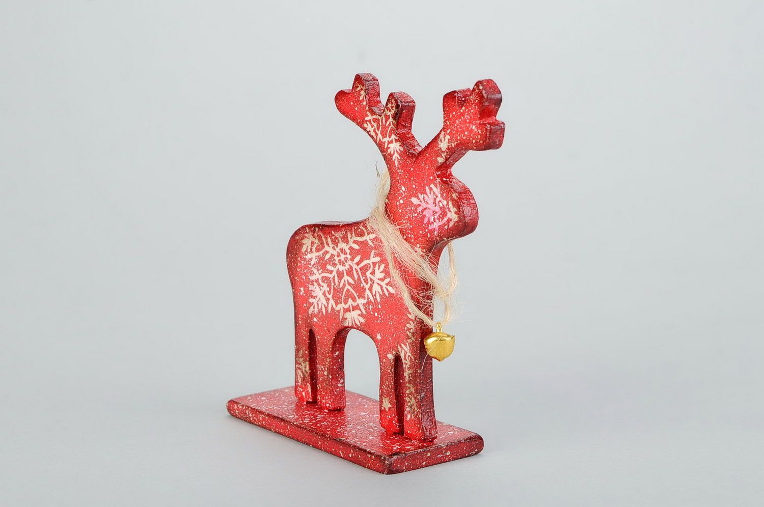 Figurine of a deer with decoupage photo 4