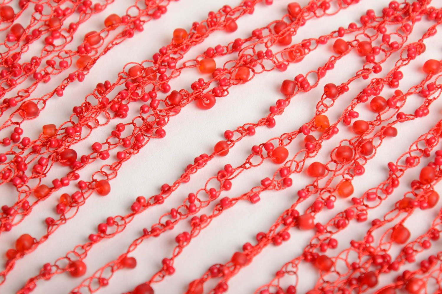 Collier tressé en perles de rocaille rouge fait main multirang aéré au crochet photo 5