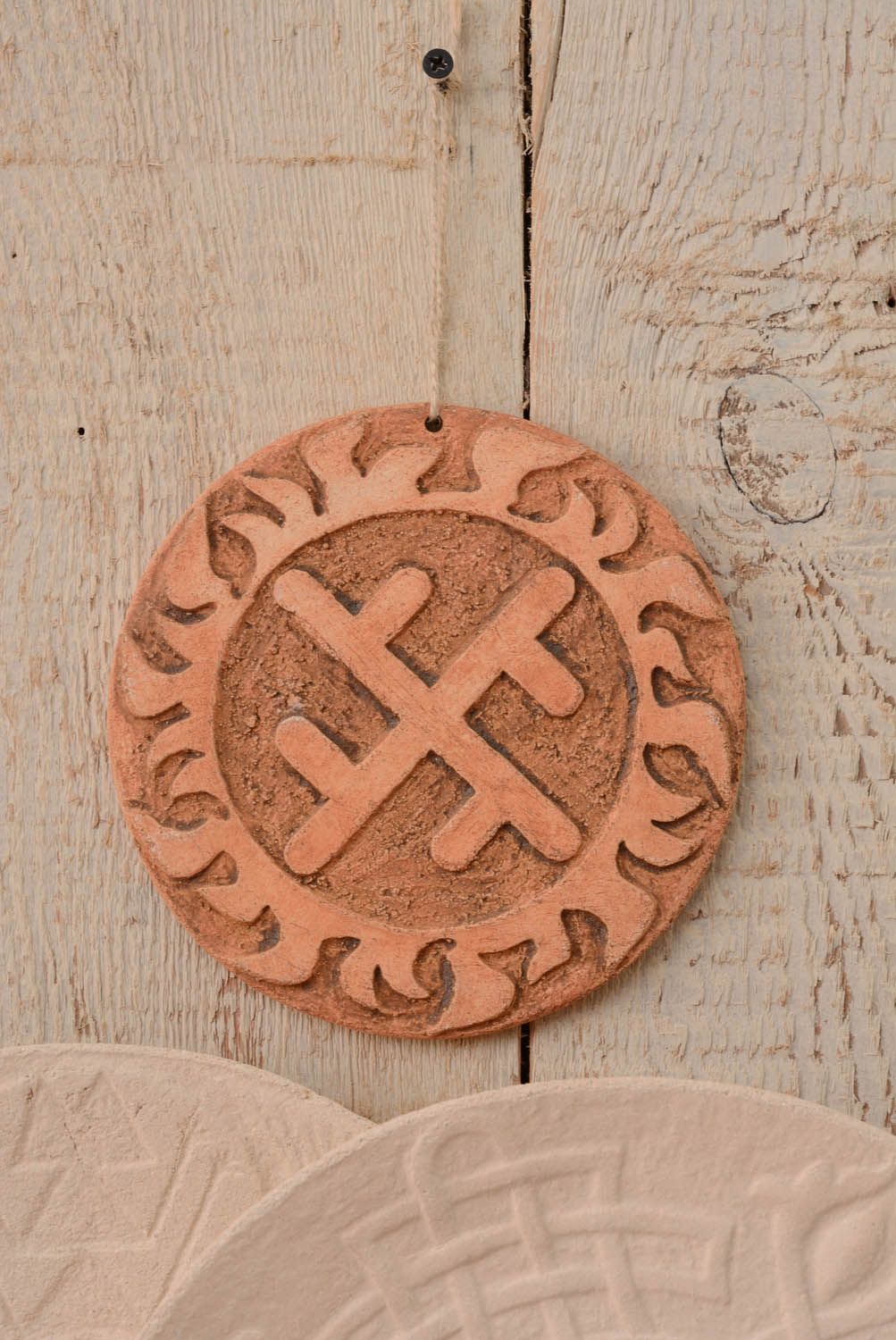 Pingente talismã decorativo de interior artesanal feito de argila Solard foto 3