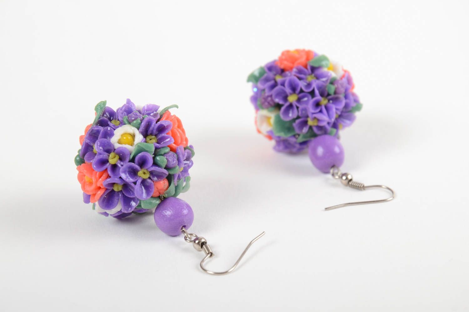 Цветочные серьги из полимерной глины ручной работы фиолетовые красивые фото 4