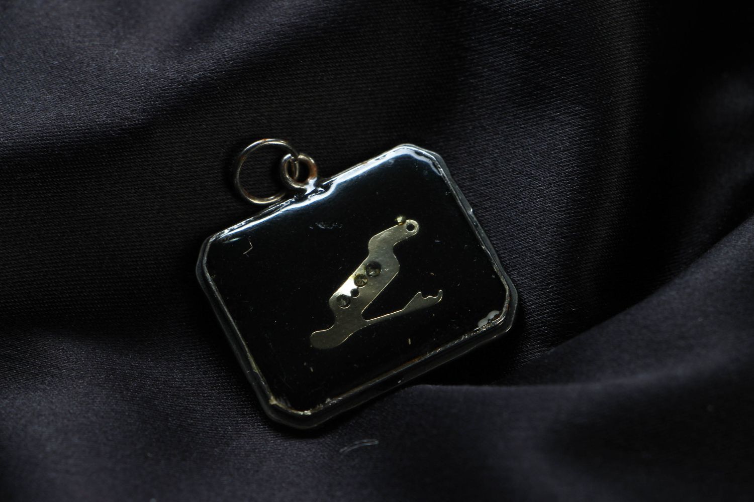 Neck pendant with clockwork detail photo 1