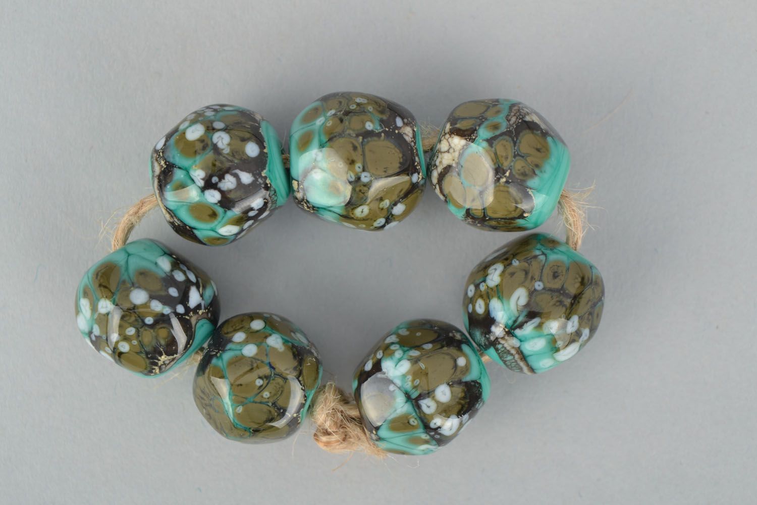 Ensemble de perles en verre au chalumeau pour créer des bijoux  photo 1
