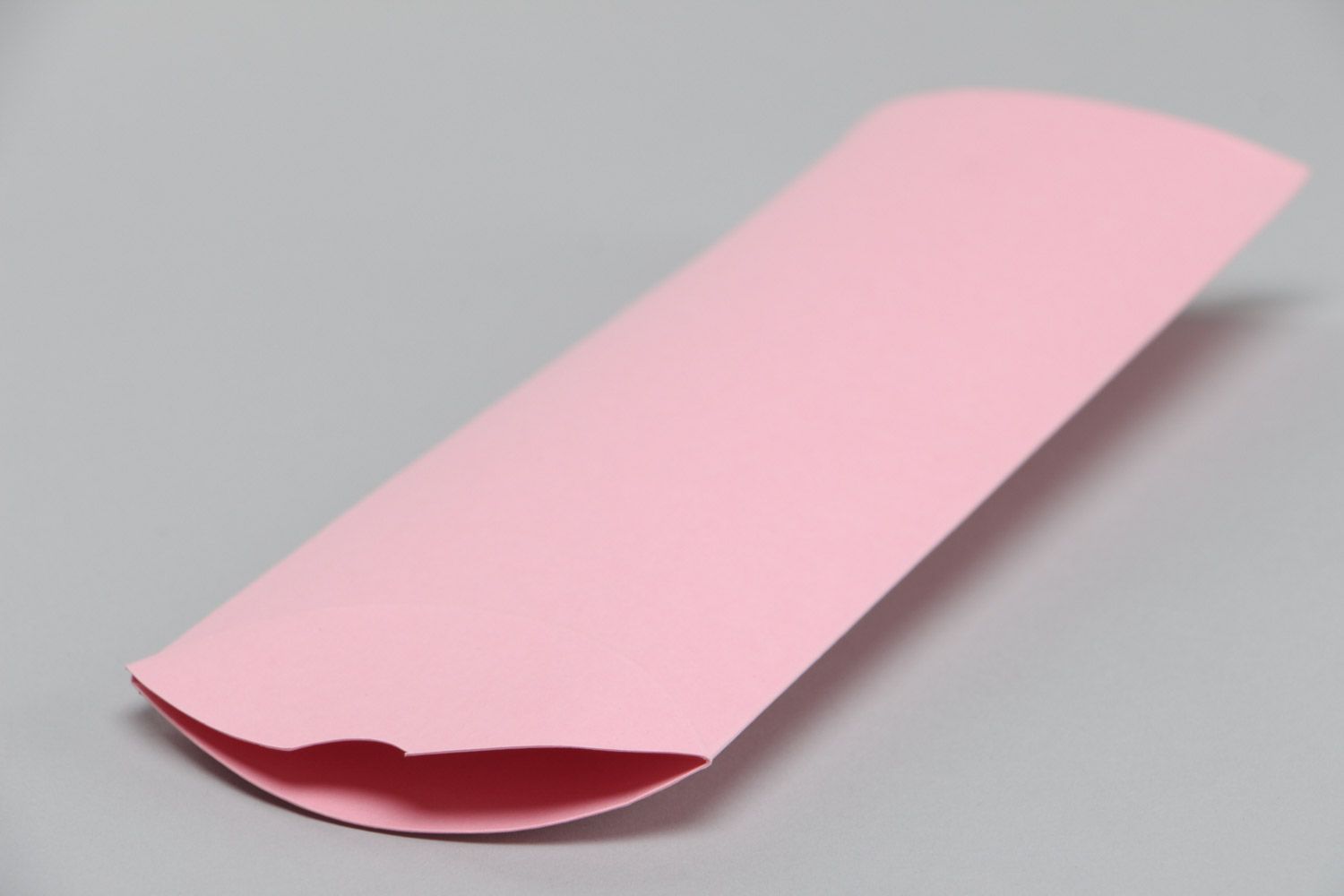 Künstler handmade rosa Geschenkkarton in Form des Kissens schön foto 4