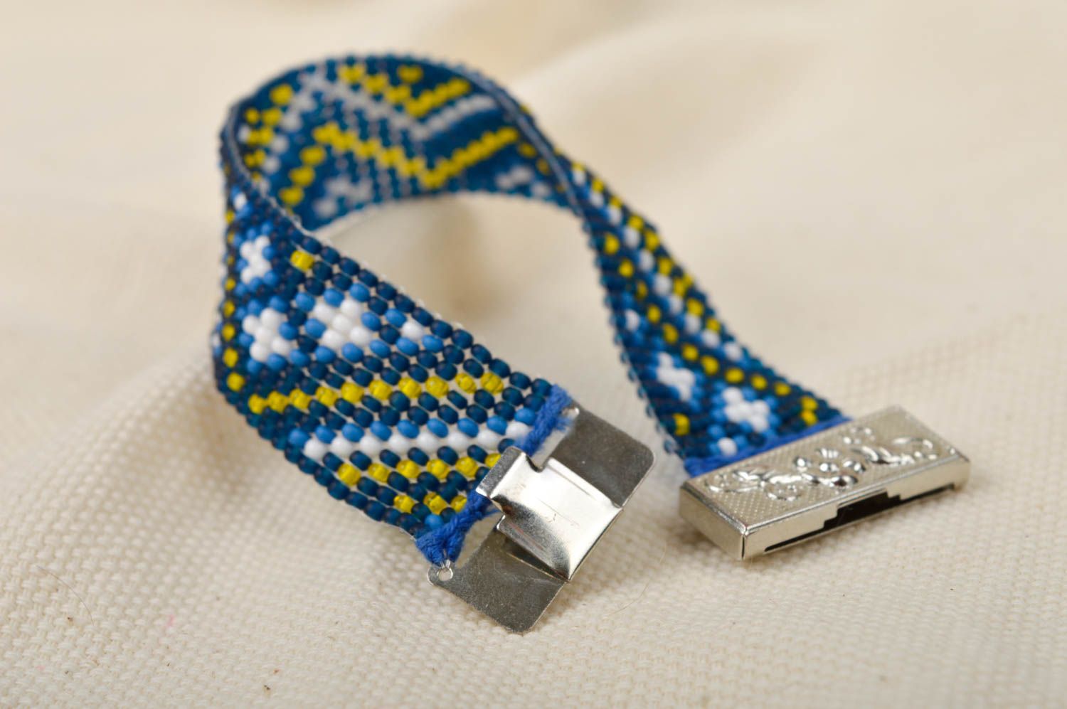 Bracelet large Bijou fait main bleu à motif en perles de rocaille Cadeau femme photo 1