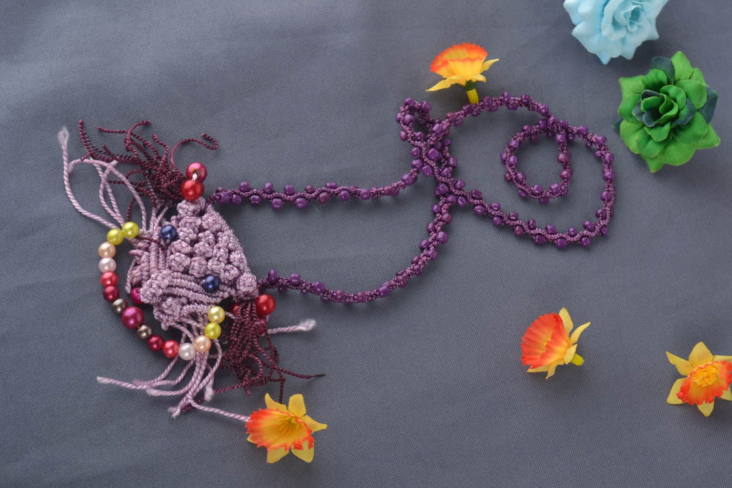 Pendentif fantaisie Bijou fait main violet fils perles macramé Cadeau original photo 1