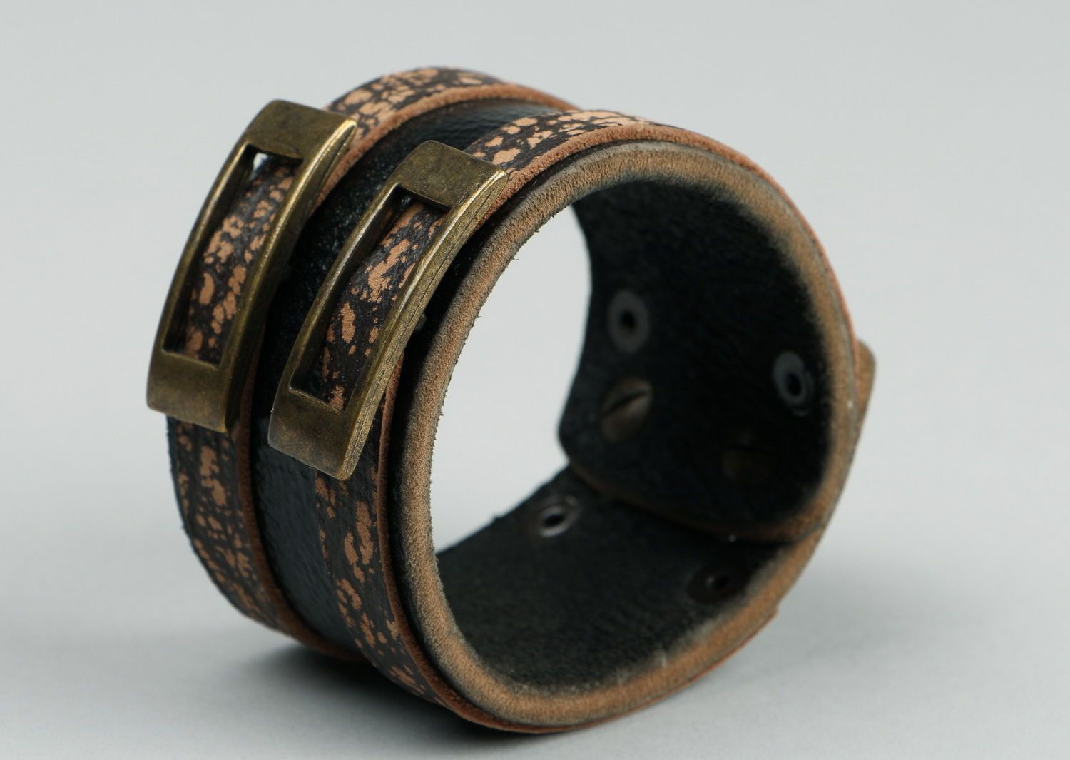 Bracelet en cuir fait main avec boucle en métal photo 2