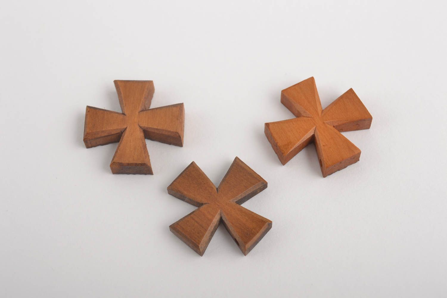 Croci di legno fatte a mano crocette intagliate originali in legno 3 pz
 foto 3