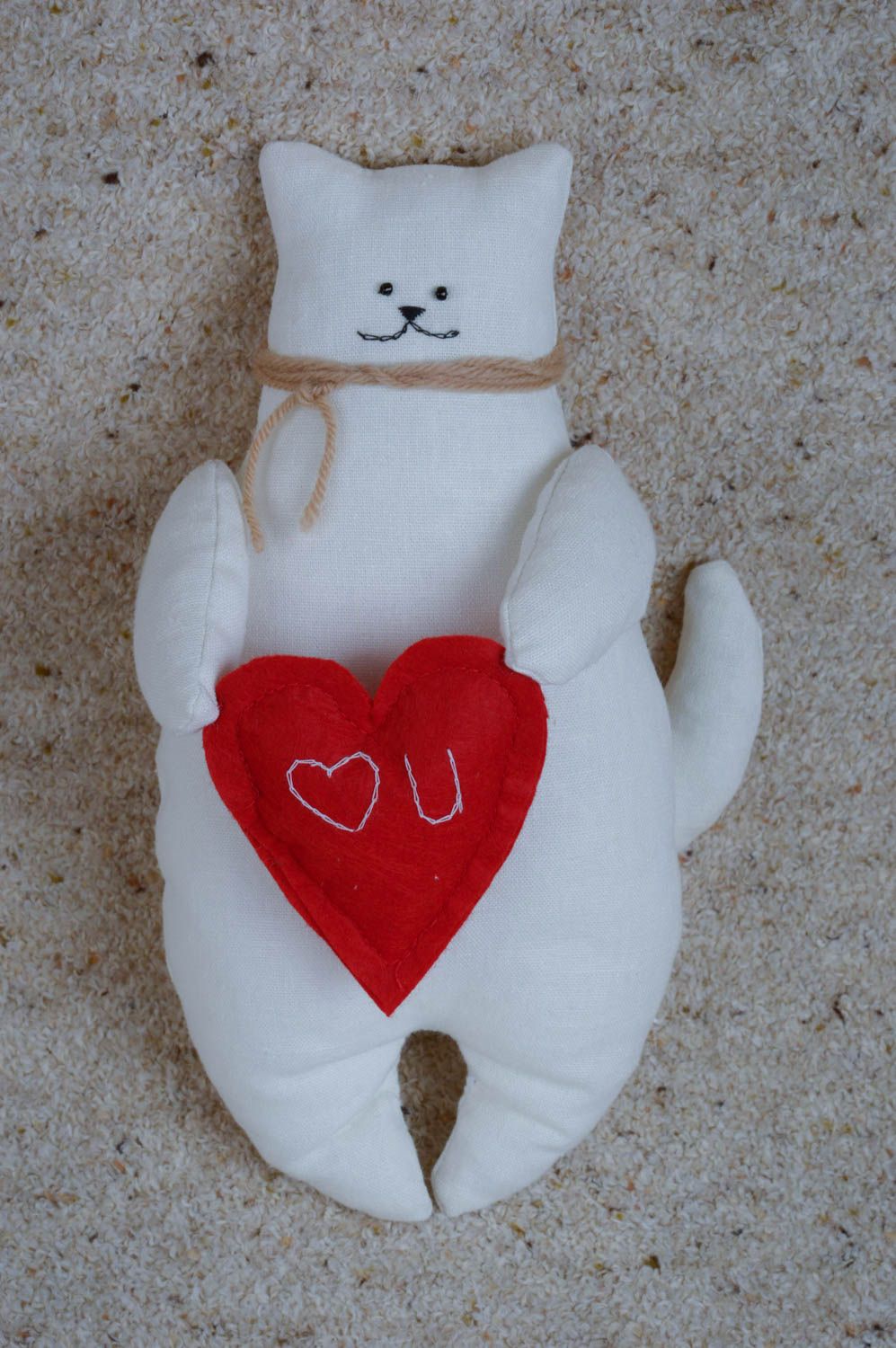 Игрушка кот ручной работы детская игрушка льняная мягкая игрушка с сердцем фото 1