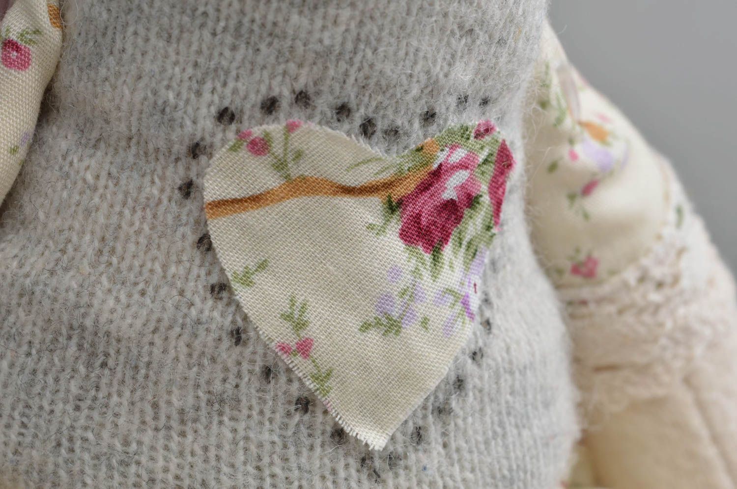 Peluche lapine en coton naturel vêtue de bonnet et robe faite main pour enfants photo 4