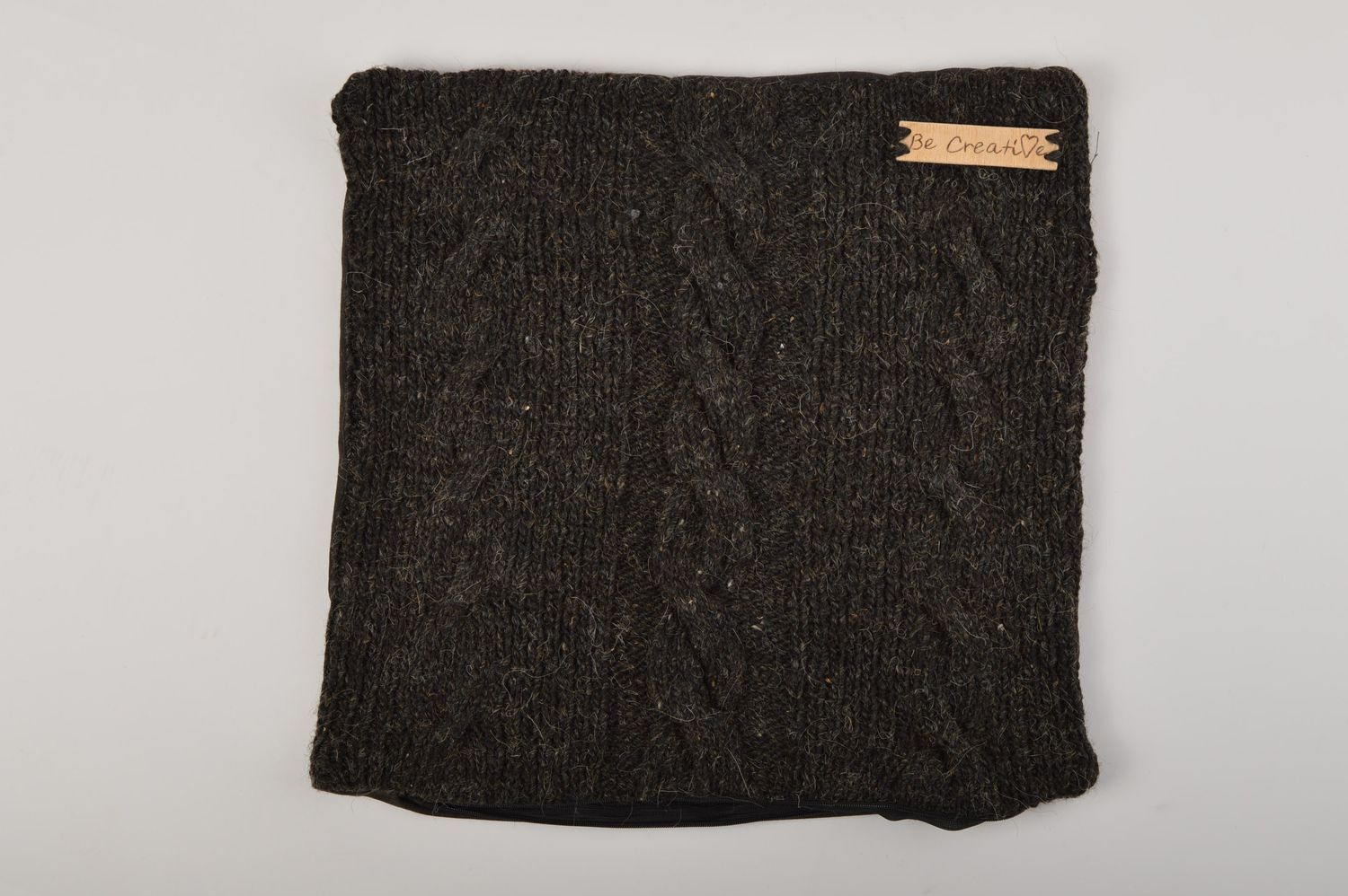 Taie oreiller fait main Housse coussin foncée tricotée en laine Cadeau femme photo 2