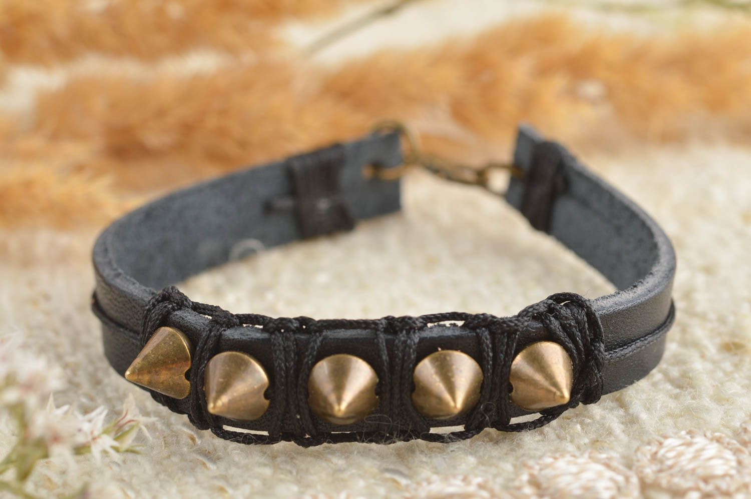 Handmade Leder Armband Mode Schmuck mit Dornen Accessoires für Frauen schwarz foto 1