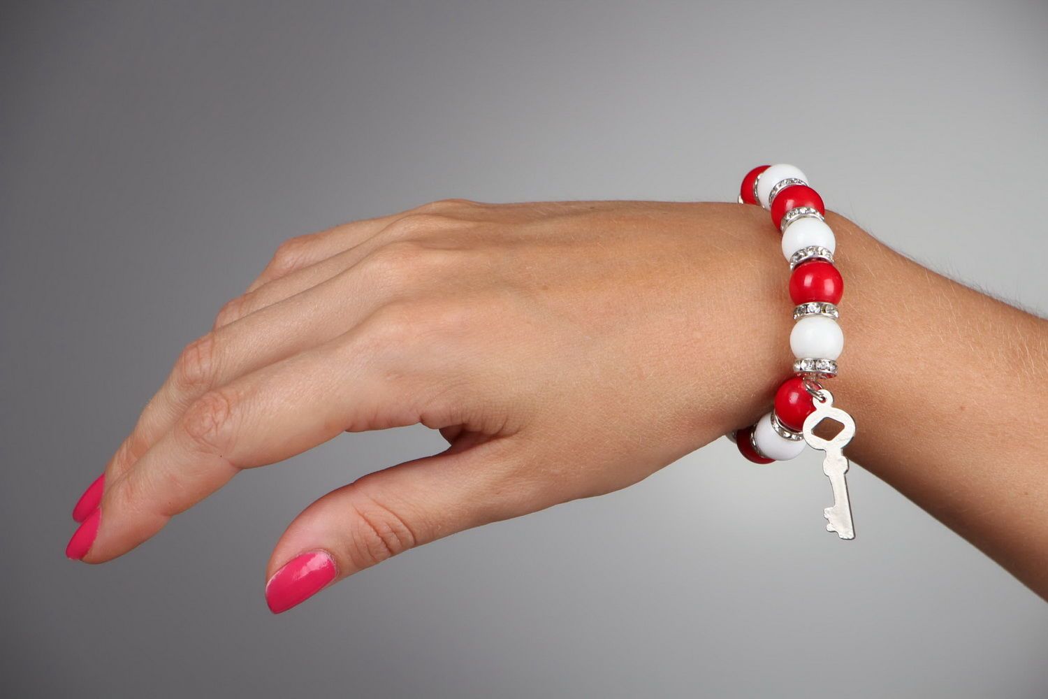 Bracelet made of white agate and coral photo 5