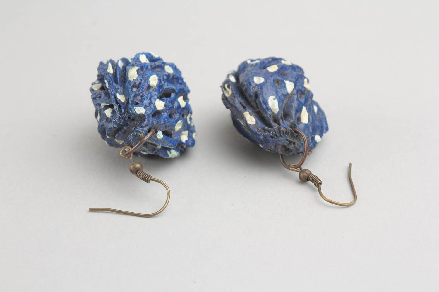 Boucles d'oreilles artisanales pendantes bleues photo 2