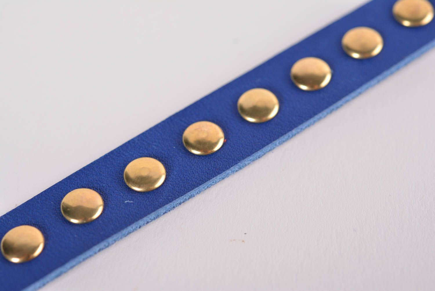 Bracelet en cuir bleu fait main Bijoux originaux Accessoire pour femme photo 5