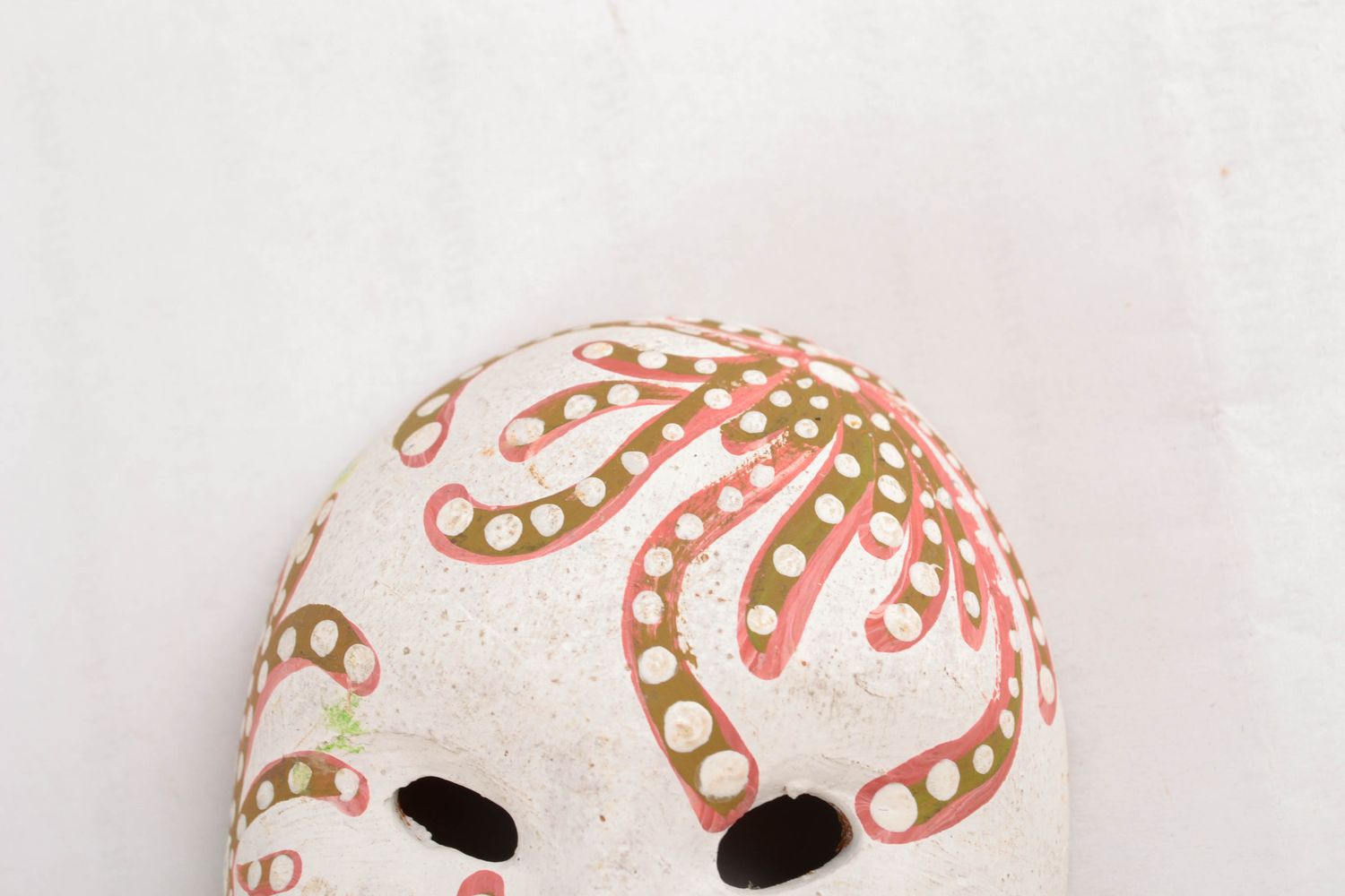 Магнит на холодильник в виде сувенирной маски Цепи фото 4