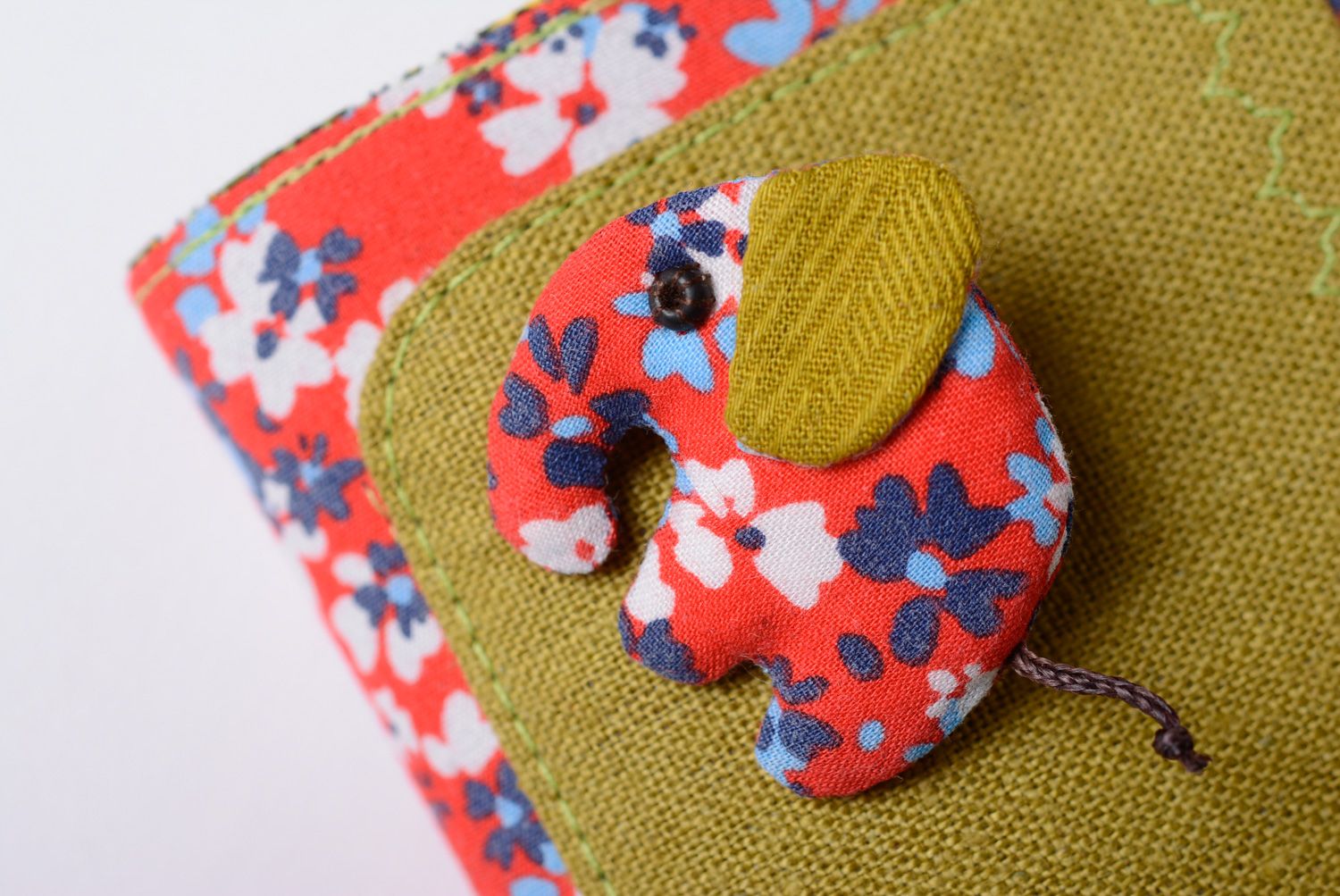Handmade designer accessories wallet and brooch sewn of cotton and linen fabrics photo 2