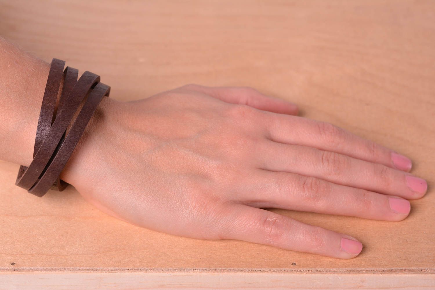 Bracelet cuir Bijou fait main design original marron Accessoire femme cadeau photo 2