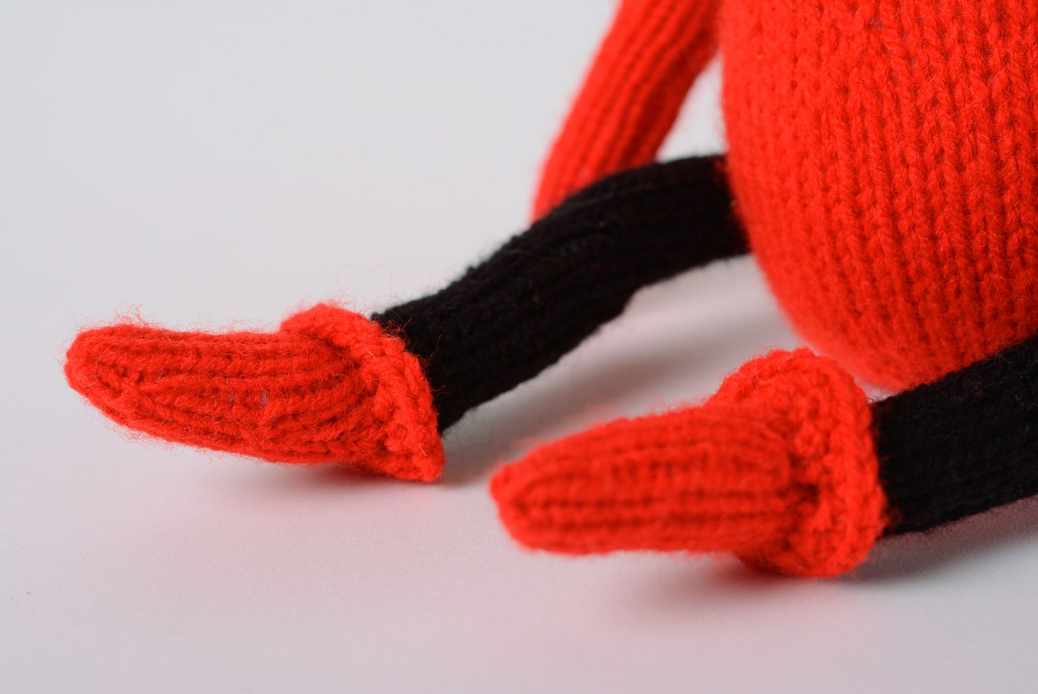 Jouet mou tricoté an acrylique au crochet rouge et noir fait main Coccinelle photo 5