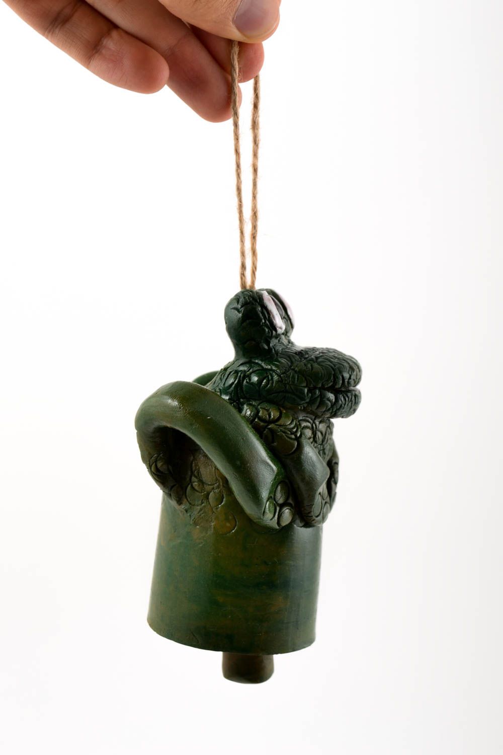 Керамика ручной работы колокольчик из глины лягушка фигурка колокольчик зеленая фото 5