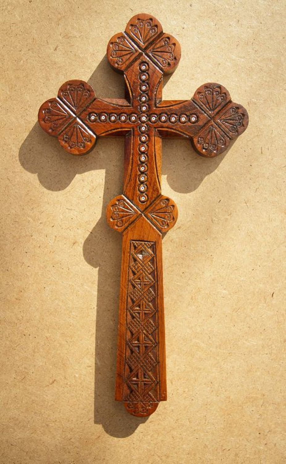 Крест инкрустированный бисером фото 2