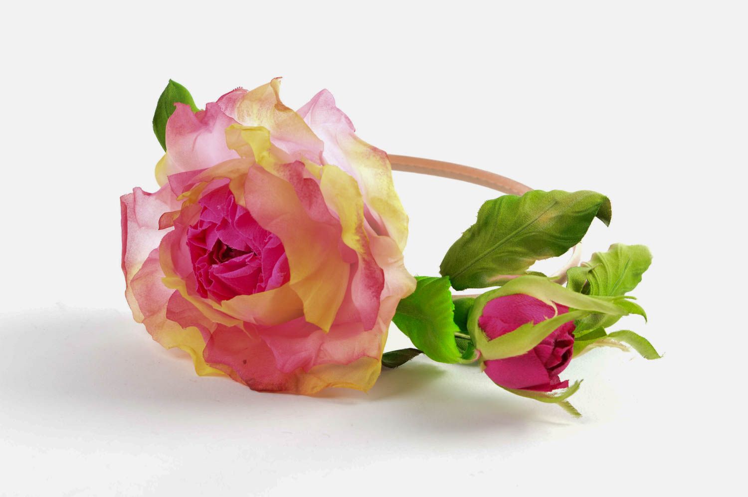 Serre-tête fleurs fait main Accessoire cheveux Cadeau original rose satin photo 2