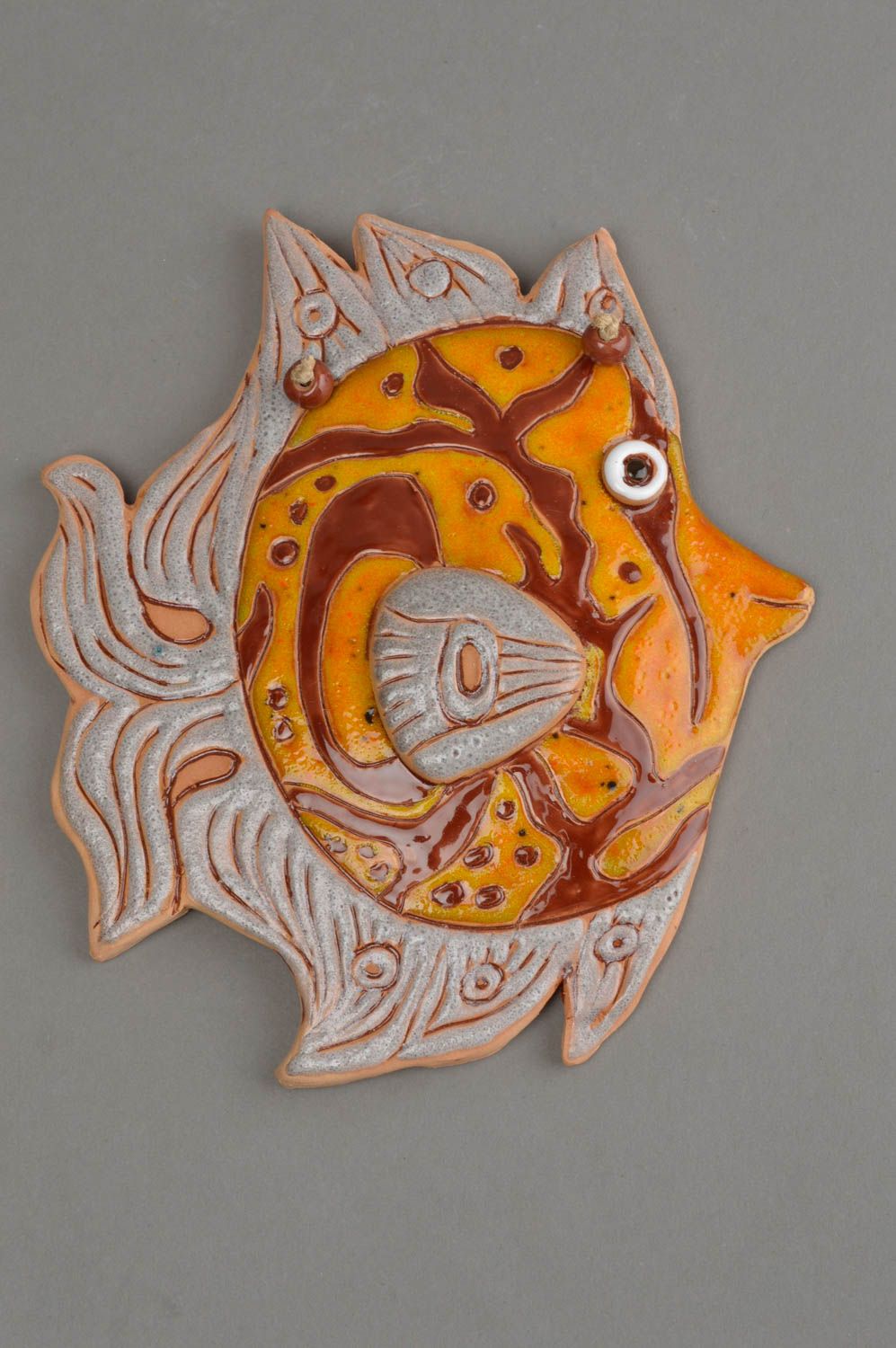 Buntes originelles handmade Designer Deko Wandbild aus Ton in Form vom Fisch foto 2